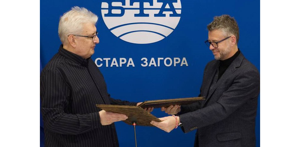 УСПЯВАМЕ, КОГАТО СМЕ ЗАЕДНО